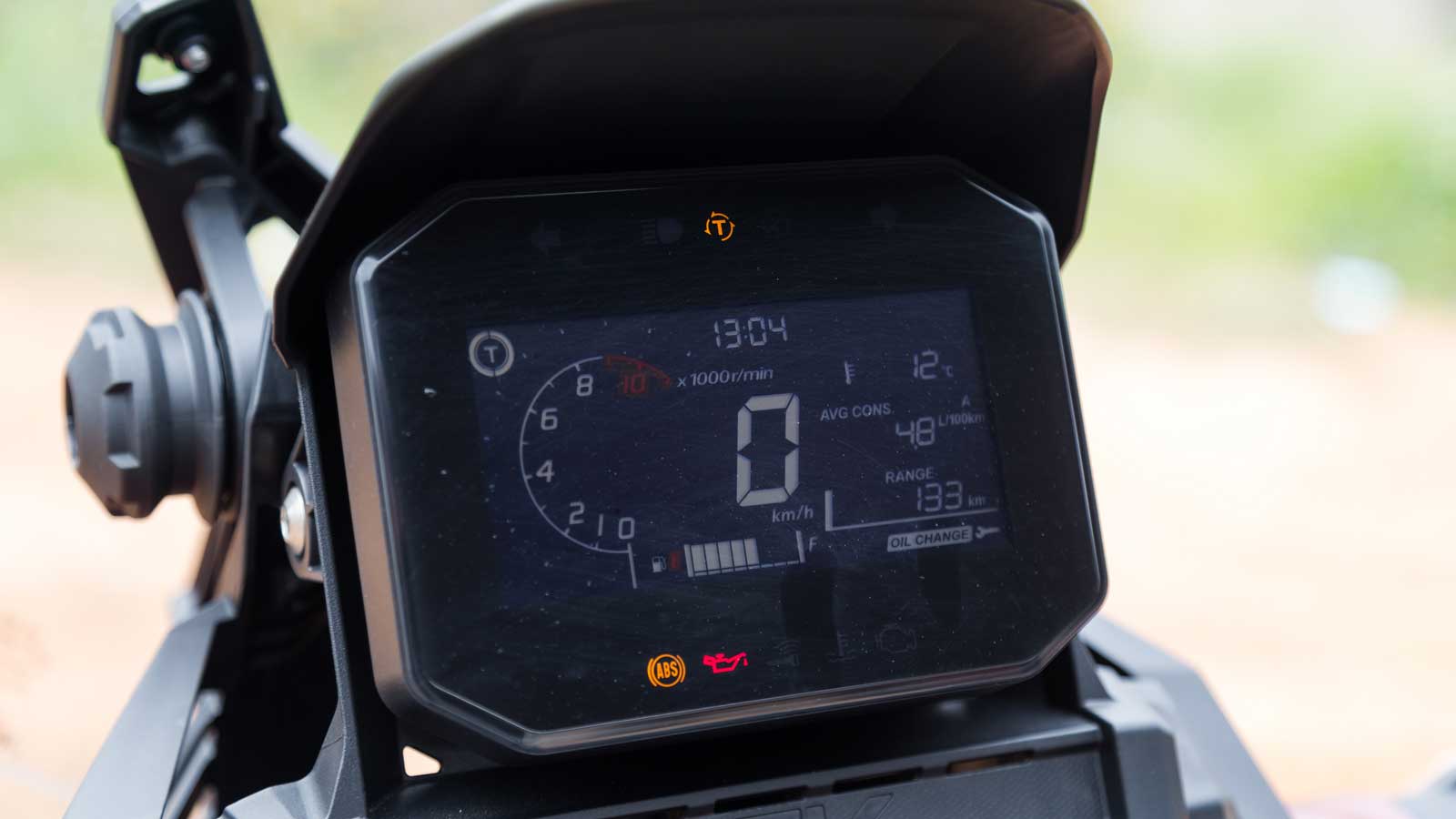 Η LCD οθόνη οργάνων έχει μεγάλη ευκρίνεια σε όλες τις συνθήκες, ενώ διαθέτει ενσωματωμένη λειτουργία πολυμέσων Honda Smartphone Voice Control System γ